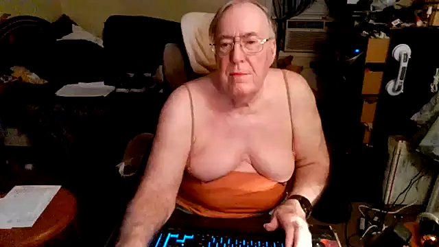 Snapshot of Toastir chatting on October 13, 11:05 pm Toastir online show from October 13, 11:05 pm