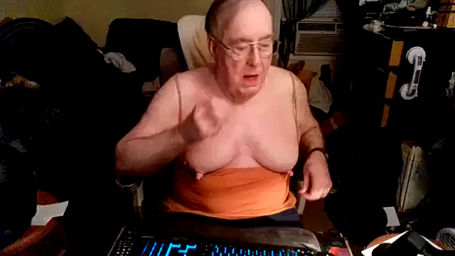 Snapshot of Toastir chatting on October 20, 11:16 pm Toastir online show from October 20, 11:16 pm