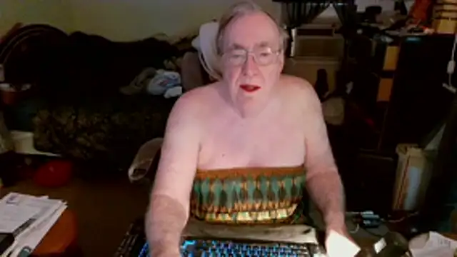 Snapshot of Toastir chatting on February 3, 8:58 pm Toastir online show from February 3, 8:58 pm