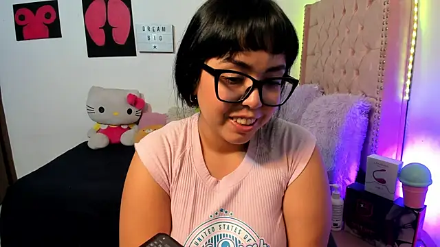 Snapshot of LillyCandy chatting on February 11, 12:15 am LillyCandy online show from February 11, 12:15 am