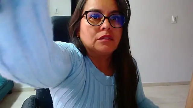 Ixchel Anaid online show from March 13, 9:05 pm