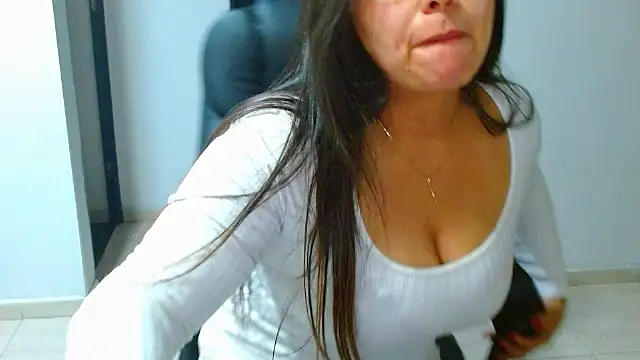 Ixchel Anaid online show from March 28, 2:55 am