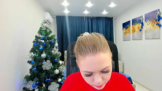 Snapshot of Strawberrye chatting on December 28, 2:32 pm Strawberrye online show from December 28, 2:32 pm