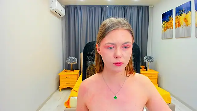 Snapshot of Strawberrye chatting on January 25, 9:36 am Strawberrye online show from January 25, 9:36 am