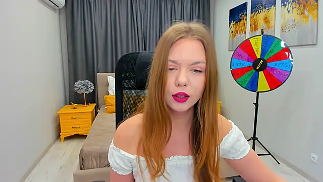 Snapshot of Strawberrye chatting on February 5, 3:34 am Strawberrye online show from February 5, 3:34 am