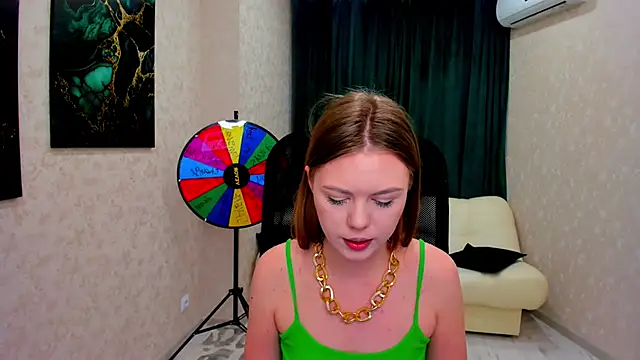 Snapshot of Strawberrye chatting on March 12, 9:44 am Strawberrye online show from March 12, 9:44 am