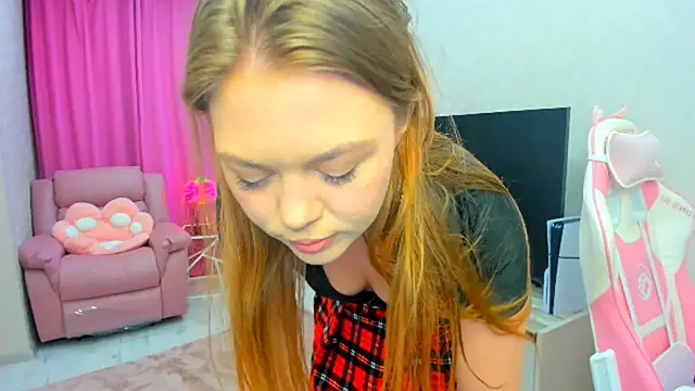 Snapshot of Strawberrye chatting on October 3, 3:36 am Strawberrye online show from October 3, 3:36 am