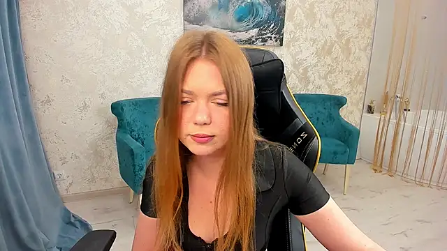 Snapshot of Strawberrye chatting on October 20, 3:40 am Strawberrye online show from October 20, 3:40 am