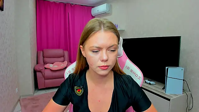 Strawberrye online show from February 22, 3:18 am