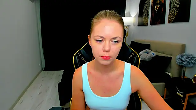 Strawberrye online show from May 31, 3:26 am
