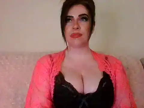 Snapshot of EmilyBlue chatting on December 9, 12:01 am EmilyBlue online show from December 9, 12:01 am