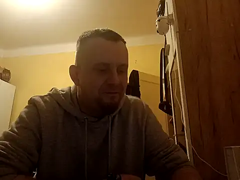 Snapshot of MrWhitePL chatting on February 1, 9:40 pm MrWhitePL online show from February 1, 9:40 pm