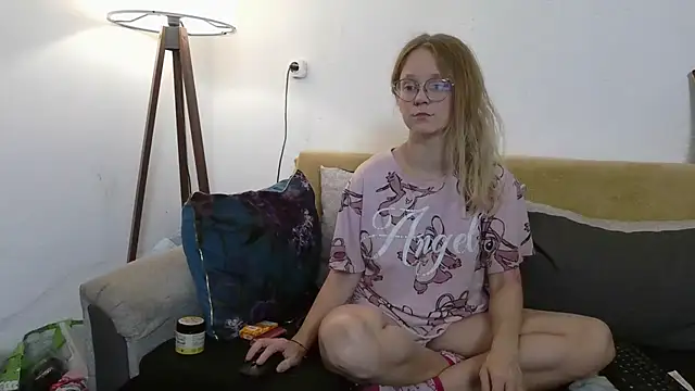 little-leni online show from November 4, 7:46 pm