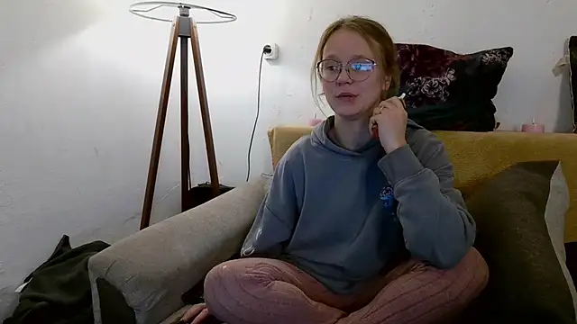 Snapshot of little-leni chatting on January 16, 9:52 pm little-leni online show from January 16, 9:52 pm