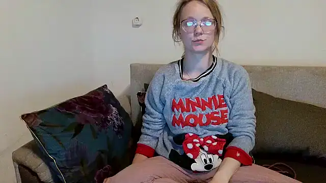 Snapshot of little-leni chatting on April 16, 6:52 pm little-leni online show from April 16, 6:52 pm