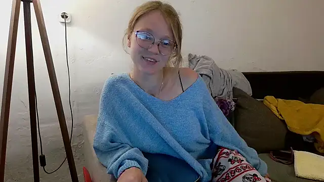 Snapshot of little-leni chatting on May 29, 8:40 pm little-leni online show from May 29, 8:40 pm