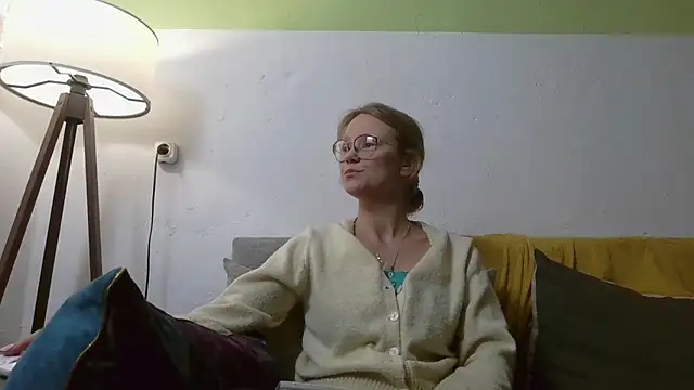 Snapshot of little-leni chatting on July 24, 8:51 pm little-leni online show from July 24, 8:51 pm