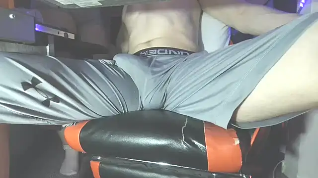 Snapshot of Dick_and_muscles chatting on October 11, 3:50 am Dick and muscles online show from October 11, 3:50 am