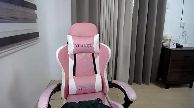 Bombshell Ashy online show from February 26, 11:59 pm