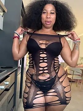 Snapshot of CurvyDesire1 chatting on April 5, 8:22 am CurvyDesire1 online show from April 5, 8:22 am