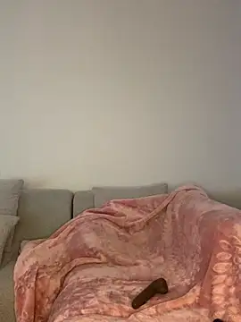 Snapshot of CurvyDesire1 chatting on April 12, 5:23 am CurvyDesire1 online show from April 12, 5:23 am