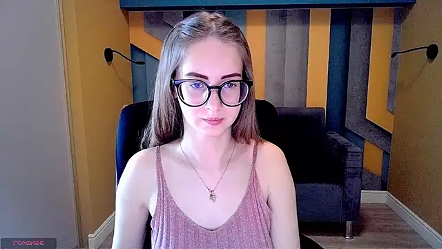 AliceAdams online show from March 8, 8:22 am