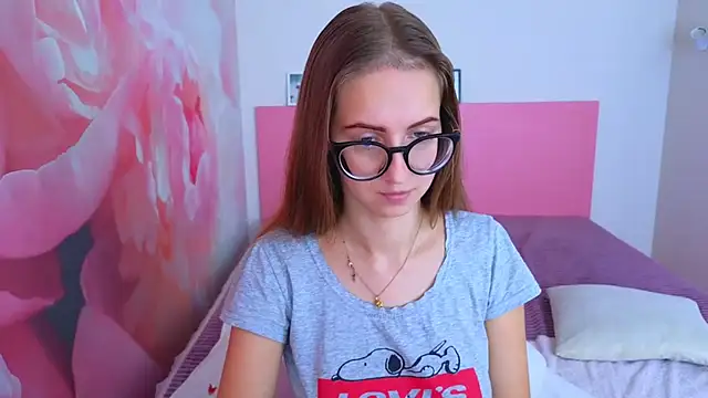 AliceAdams online show from October 23, 6:45 am