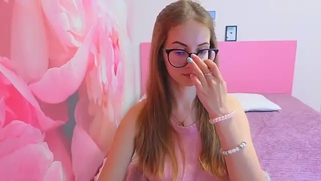 AliceAdams online show from February 21, 8:15 am