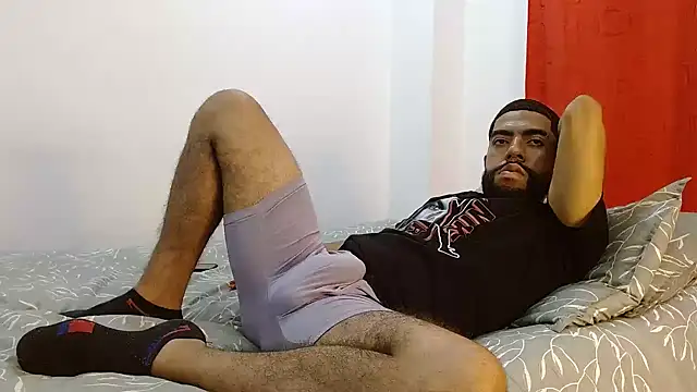 Snapshot of Aroon_Stonne chatting on December 15, 5:56 am Aroon Stonne online show from December 15, 5:56 am