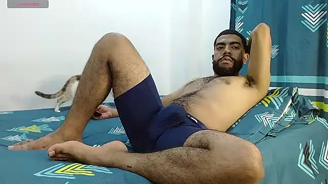 Snapshot of Aroon_Stonne chatting on March 3, 12:04 am Aroon Stonne online show from March 3, 12:04 am