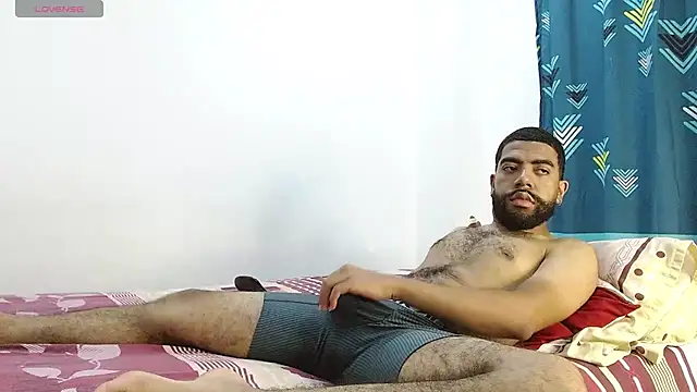 Snapshot of Aroon_Stonne chatting on March 21, 4:17 am Aroon Stonne online show from March 21, 4:17 am