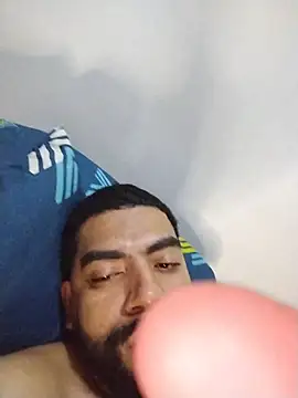 Snapshot of Aroon_Stonne chatting on November 6, 6:25 am Aroon Stonne online show from November 6, 6:25 am