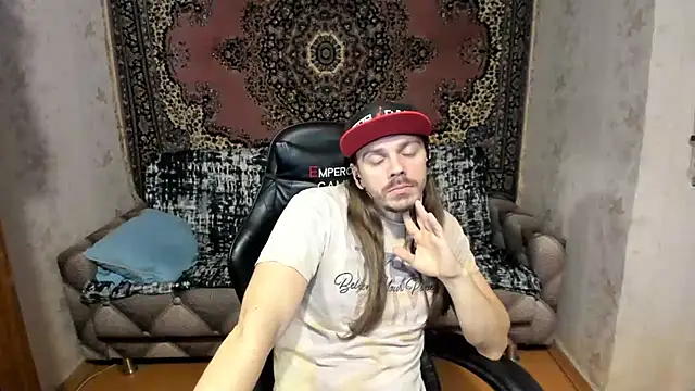 Marrymepls online show from March 5, 8:10 pm