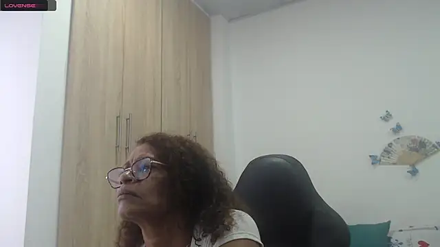 Snapshot of BustyMilf_ chatting on January 31, 11:56 am BustyMilf online show from January 31, 11:56 am