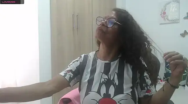 Snapshot of BustyMilf_ chatting on February 18, 11:44 am BustyMilf online show from February 18, 11:44 am
