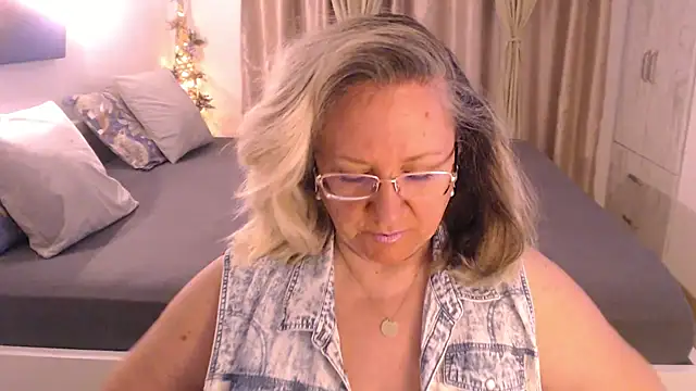 Raisshy online show from March 2, 3:37 pm