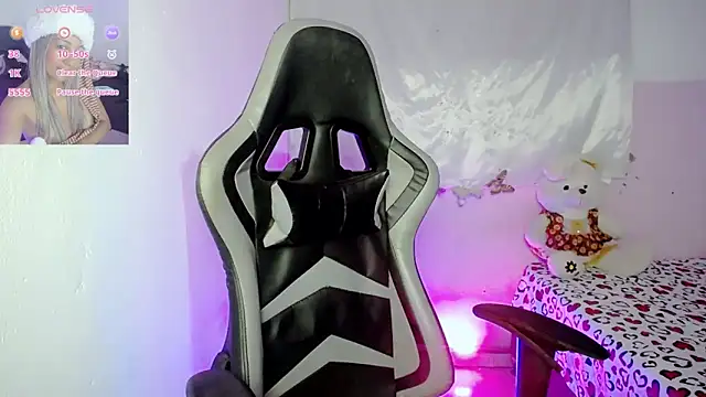 ninatiny online show from February 19, 10:56 am