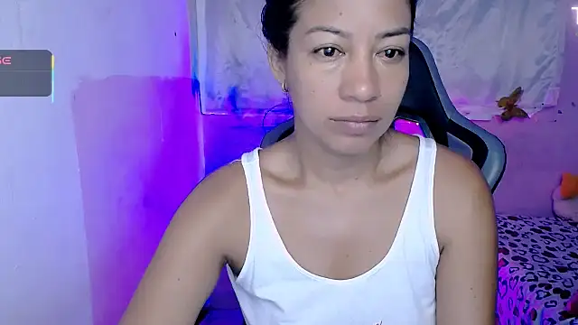 ninatiny online show from October 8, 10:46 am