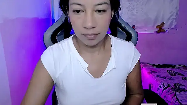 ninatiny online show from October 28, 10:41 am