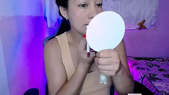 ninatiny online show from October 29, 9:33 am