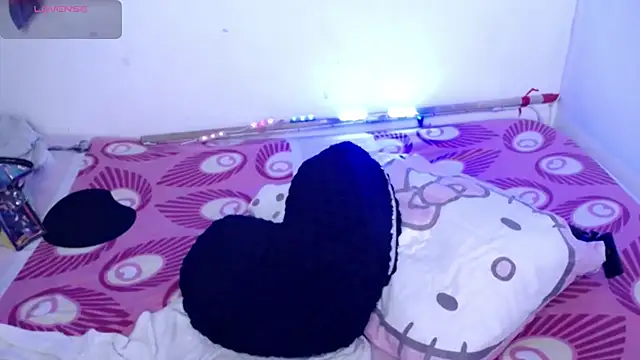 ninatiny online show from April 7, 11:54 am