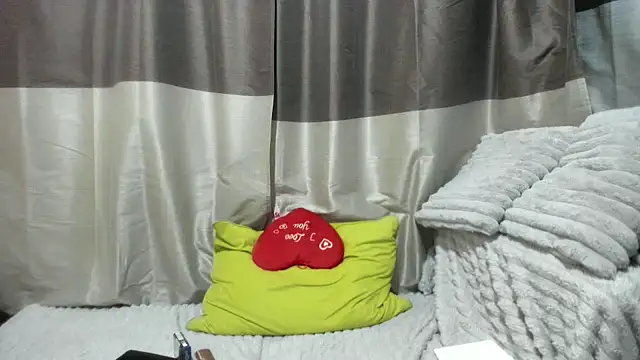 Snapshot of jessystarr chatting on November 18, 6:01 pm jessystarr online show from November 18, 6:01 pm