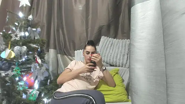 Snapshot of jessystarr chatting on December 19, 3:19 pm jessystarr online show from December 19, 3:19 pm