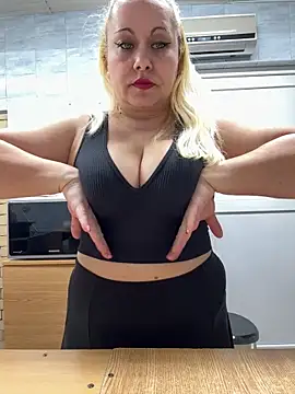 Snapshot of SabinaSweety chatting on March 5, 10:33 am SabinaSweety online show from March 5, 10:33 am