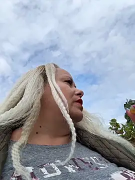 Snapshot of SabinaSweety chatting on October 14, 11:33 am SabinaSweety online show from October 14, 11:33 am