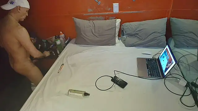 Snapshot of MikyFoxx chatting on January 1, 2:51 am MikyFoxx online show from January 1, 2:51 am