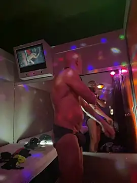 Snapshot of MikyFoxx chatting on February 9, 2:49 am MikyFoxx online show from February 9, 2:49 am