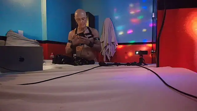 Snapshot of MikyFoxx chatting on March 16, 12:22 pm MikyFoxx online show from March 16, 12:22 pm