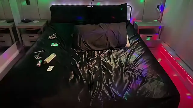 Snapshot of MikyFoxx chatting on February 5, 6:07 am MikyFoxx online show from February 5, 6:07 am