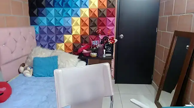 katifoxx online show from March 19, 3:40 pm